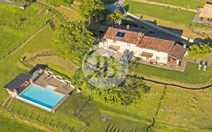 Casa con 6 locali in vendita in Castelnuovo Di Garfagnana