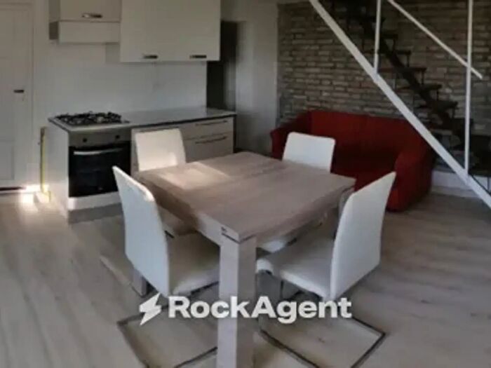 Casa con 6 locali in vendita in Urbino