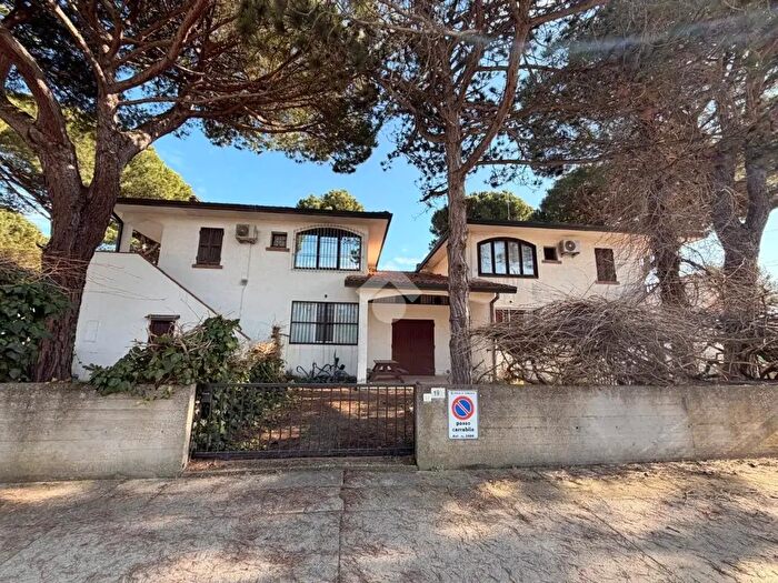 Appartamento quadrilocale in vendita in Viale degli Ulivi, Comacchio