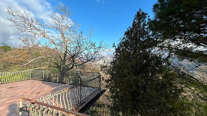 Casa quadrilocale in vendita in Via Vallone Tre, Vietri Sul Mare