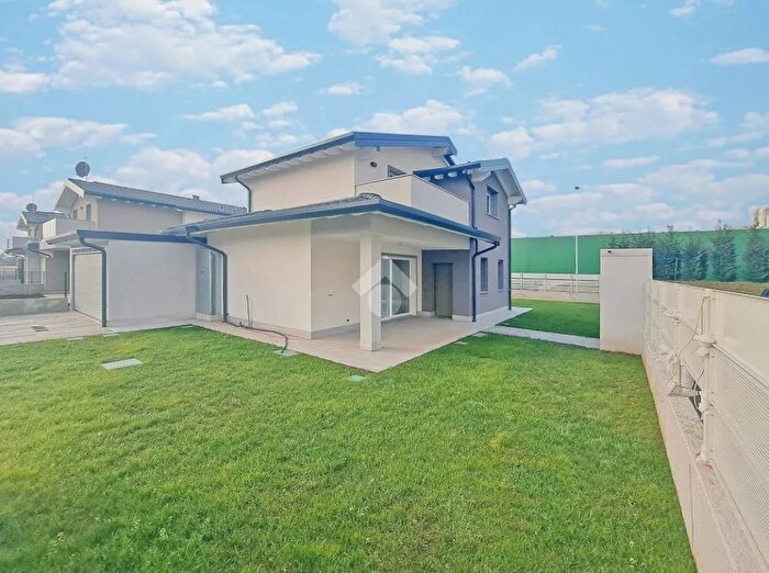 Casa quadrilocale in vendita in Via Guglielmo Marconi, Cassano DAdda