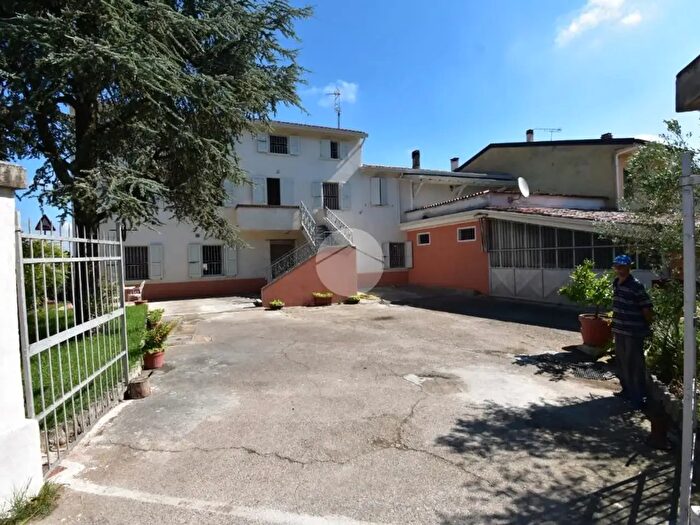 Casa con 8 locali in vendita in Via Berettina, Castiglione Delle Stiviere