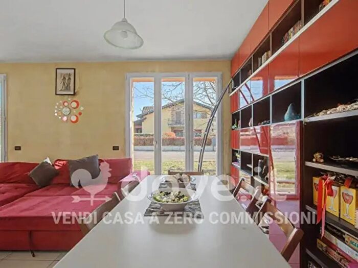 Casa con 6 locali in vendita in Via Caduti di Nassiriya, Bondeno