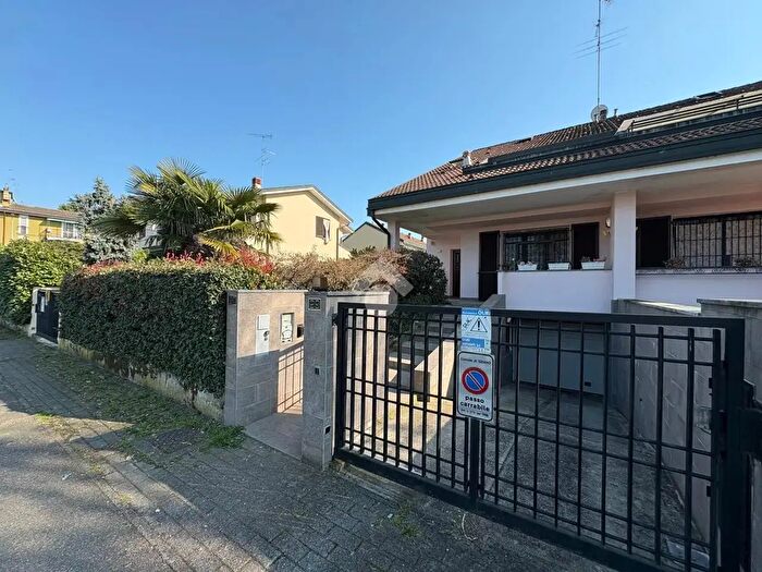 Casa quadrilocale in vendita in Via G Carducci, Siziano