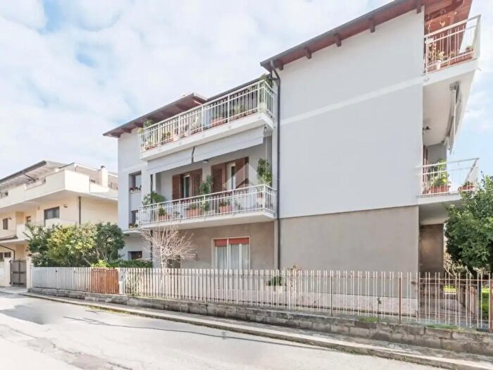 Appartamento con 5 locali in vendita in Via Vittorio Alfieri, Roseto Degli Abruzzi