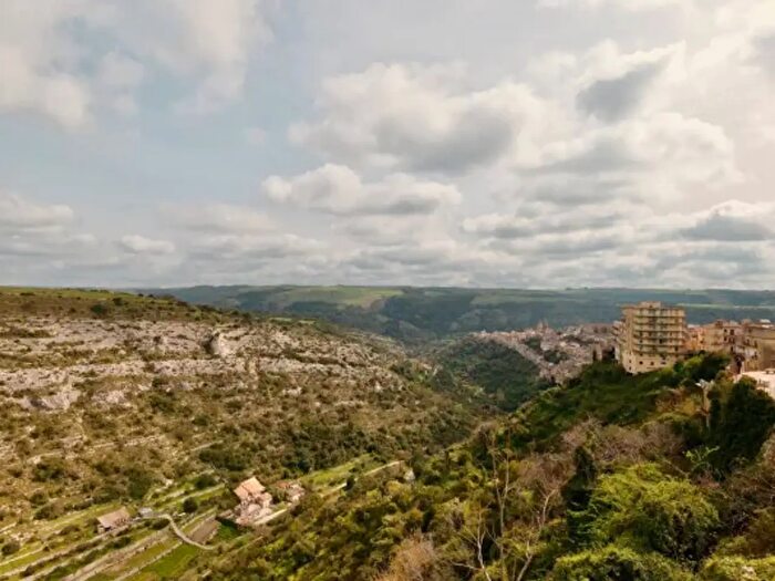Casa quadrilocale in affitto in Via Luciano Nicastro, Ragusa