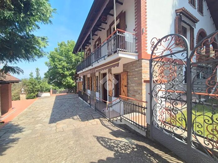 Casa con 6 locali in vendita in Via Recamo, Melazzo
