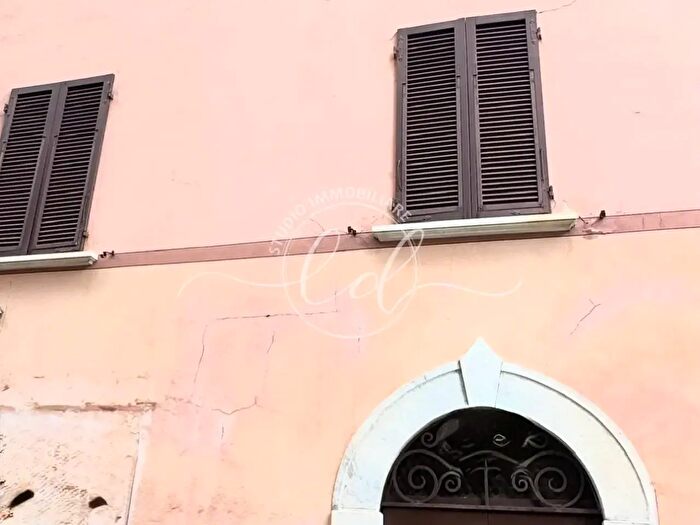 Casa con 7 locali in vendita in Seravezza