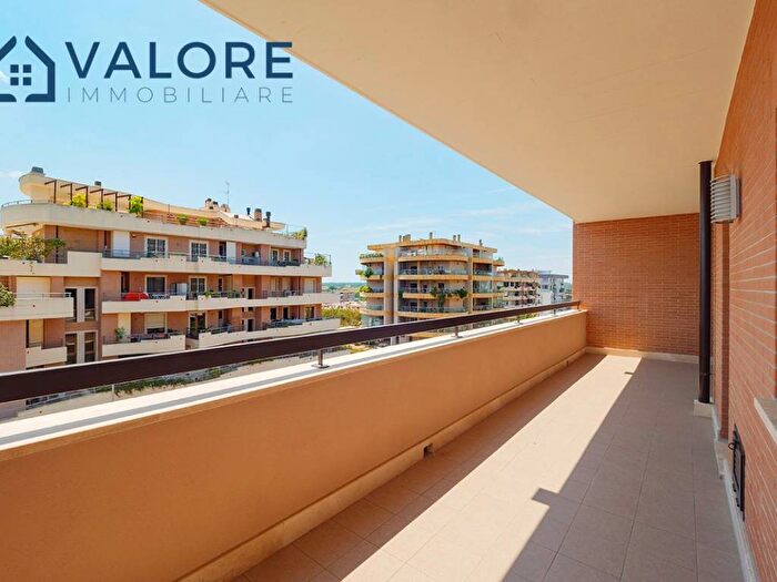 Appartamento trilocale in affitto in Via Andrea Lavezzolo, Mezzocammino, Roma