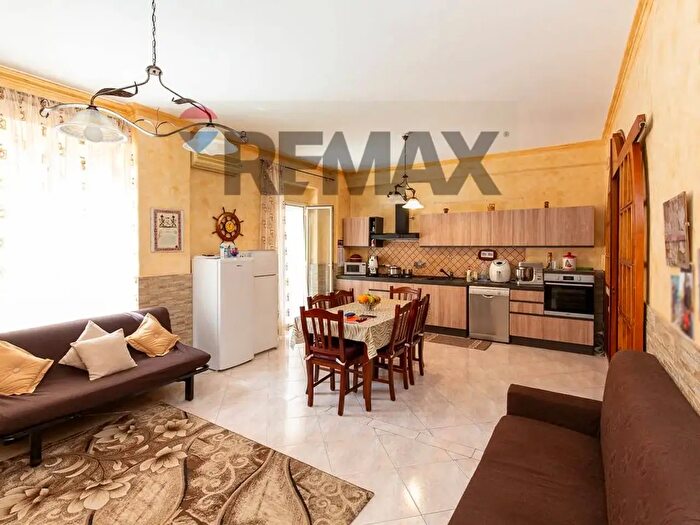 Appartamento con 7 locali in vendita in Via fra Liberato, Catania