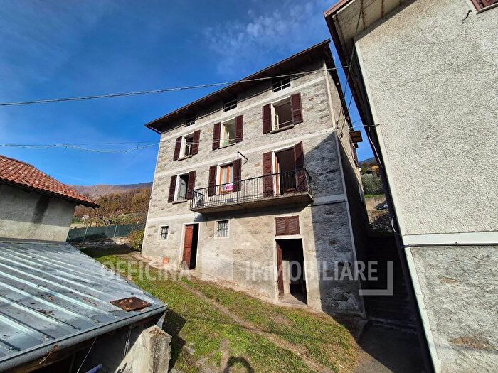 Casa con 8 locali in vendita in Via Bugo, Buglio In Monte