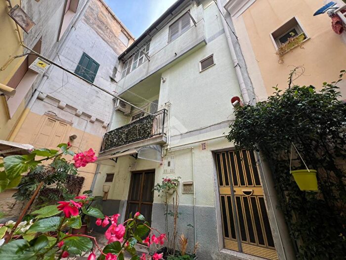 Casa bilocale in vendita in Vico Fratelli Serena, Altamura