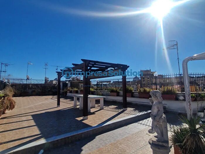 Appartamento con 5 locali in vendita in Via Domenico Cirillo, Napoli