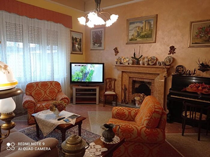 Appartamento con 7 locali in vendita in Pisa