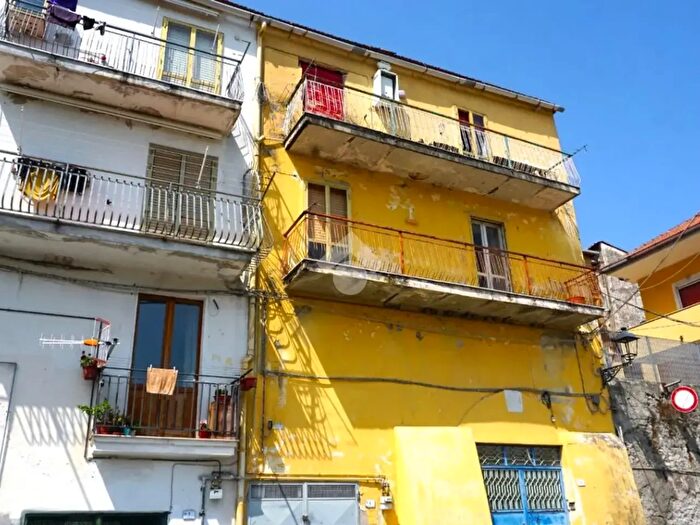 Appartamento trilocale in vendita in Piazza Spirito Santo, Montecorvino Rovella