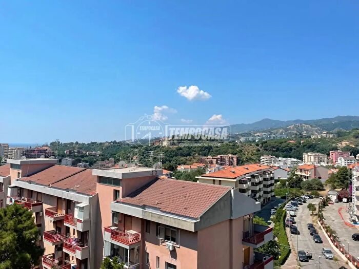 Appartamento quadrilocale in vendita in Via Umberto Fiore, Messina
