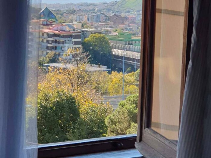 Appartamento trilocale in affitto in Via Pietro Mascagni, Vomero, Napoli