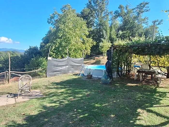 Casa con 6 locali in vendita in Coreglia Antelminelli