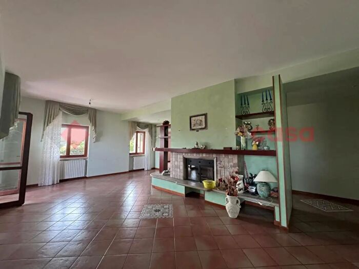 Appartamento con 9 locali in vendita in Appartamento Cda Piano di Zucchero, Potenza