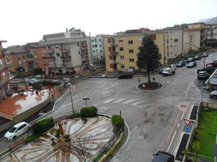 Appartamento trilocale in affitto in Largo Enrico Berlinguer, Centro, Formia