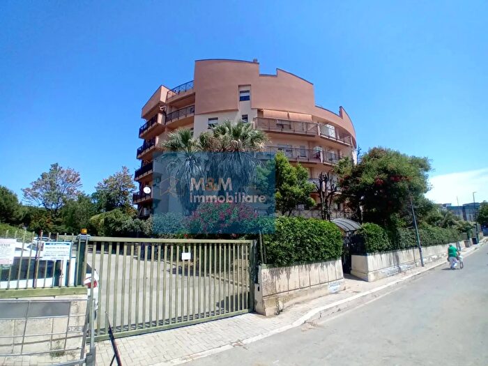 Appartamento con 6 locali in vendita in Via Cicerone, Anzio