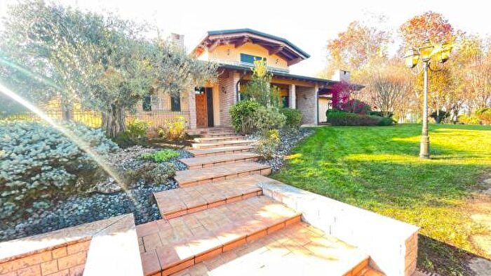 Casa con 6 locali in vendita in Via Roma, Curtatone