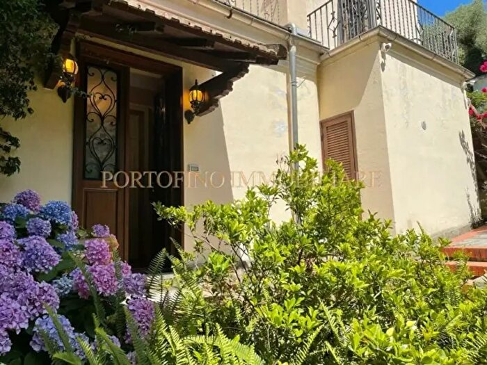 Casa con 6 locali in vendita in Via Sage, Rapallo