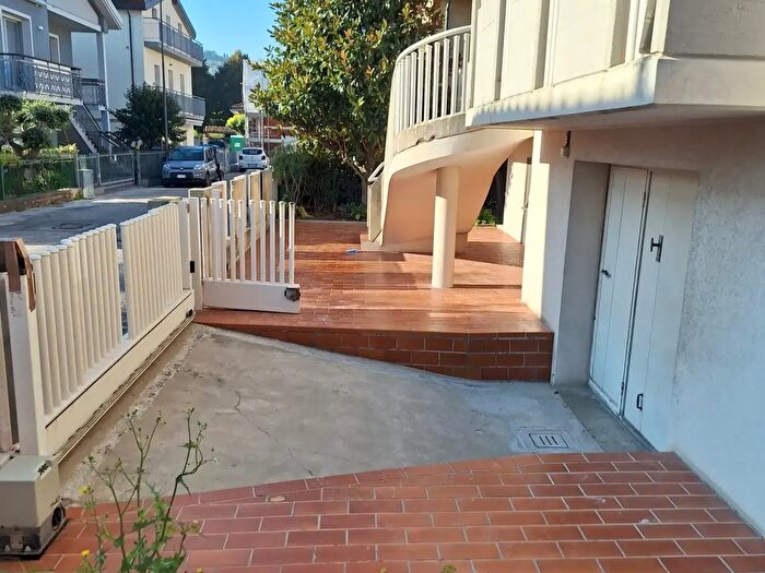 Casa con 6 locali in vendita in Via dell Artigianato, Gabicce Mare