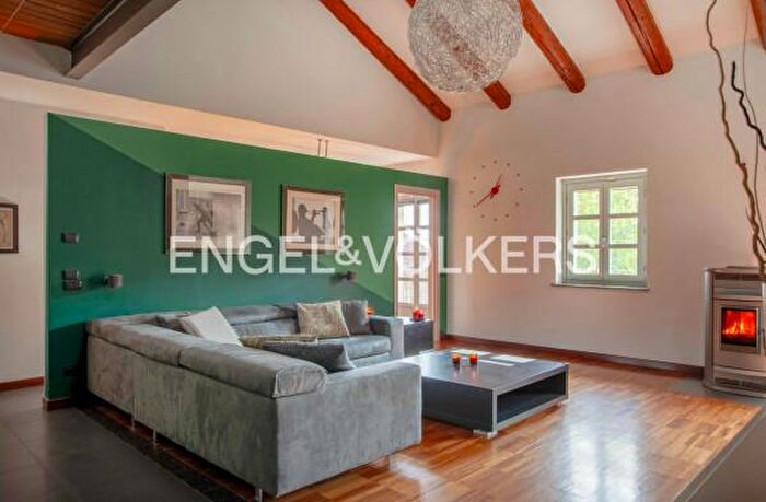 Casa con 6 locali in vendita in Via Santo Stefano, Guarene