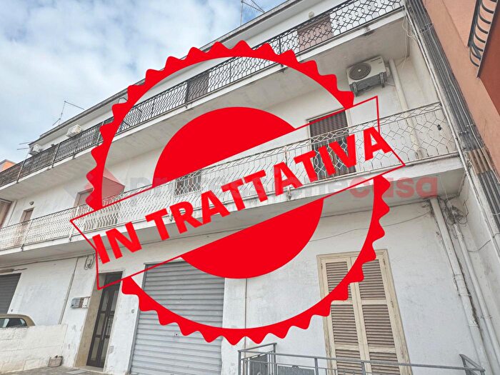 Appartamento trilocale in vendita in Via Monti, Pulsano