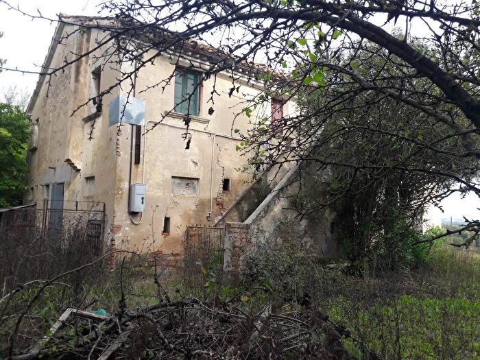 Casa con 6 locali in vendita in Contrada San Pietro, Ostra Vetere