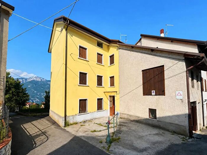 Appartamento bilocale in vendita in Contrà Canale, Tonezza Del Cimone