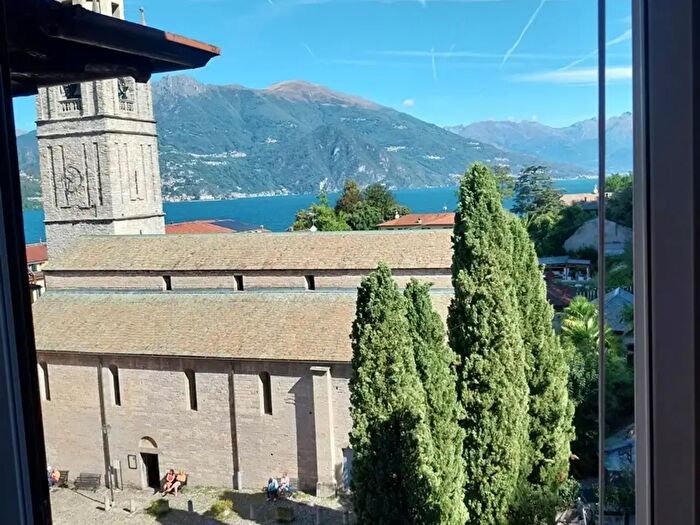 Appartamento trilocale in vendita in Piazza della Chiesa, Bellagio