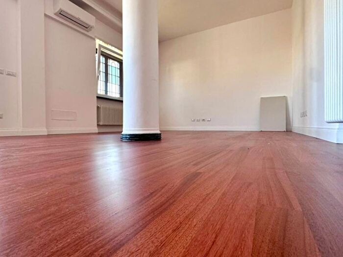 Casa trilocale in affitto in Viale Louis Pasteur, Eur, Roma