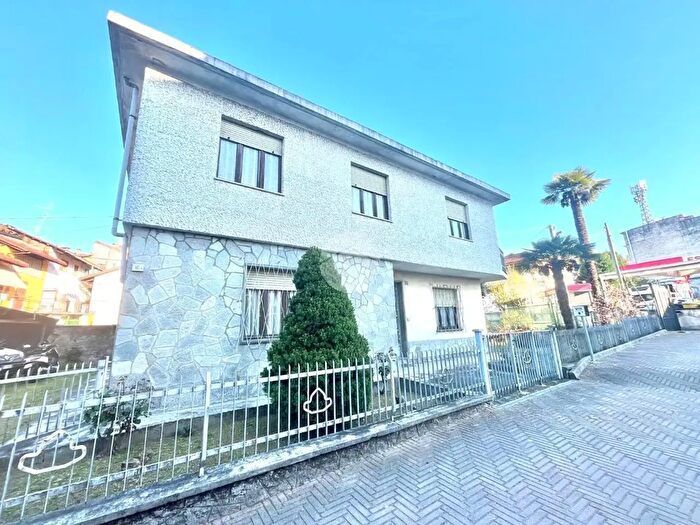 Casa con 8 locali in vendita in Via Circonvallazione, Gassino Torinese