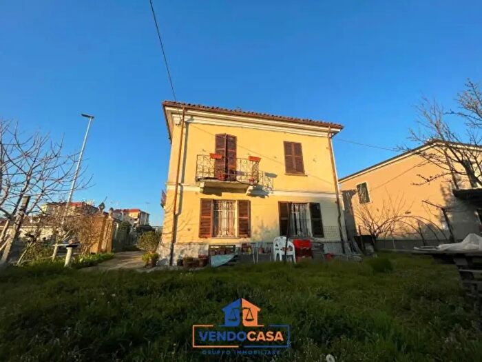 Casa con 6 locali in vendita in Via Lombardia, Nizza Monferrato