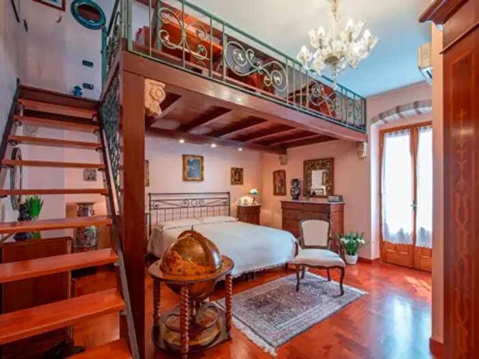 Casa trilocale in vendita in Piazza San Carlo, Carloforte