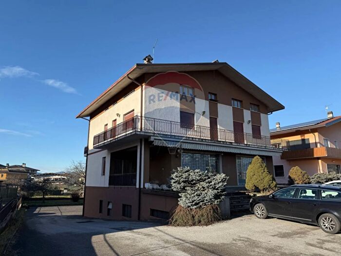 Casa con 10 locali in vendita in Via Salvatelli, Borgo Valbelluna