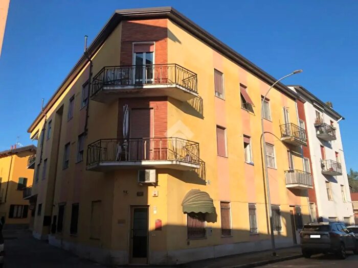 Appartamento trilocale in vendita in Via Maggio, Lacchiarella