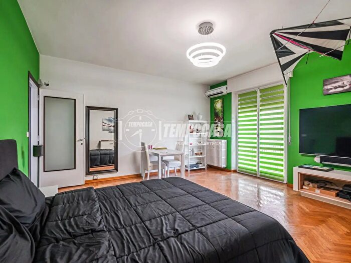 Appartamento trilocale in vendita in Via Monfalcone, Milano