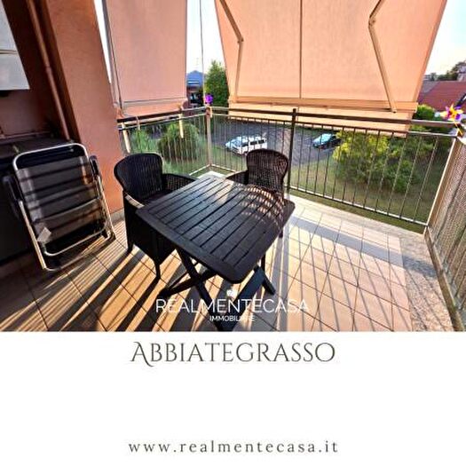 Appartamento trilocale in vendita in Via Novara, Abbiategrasso