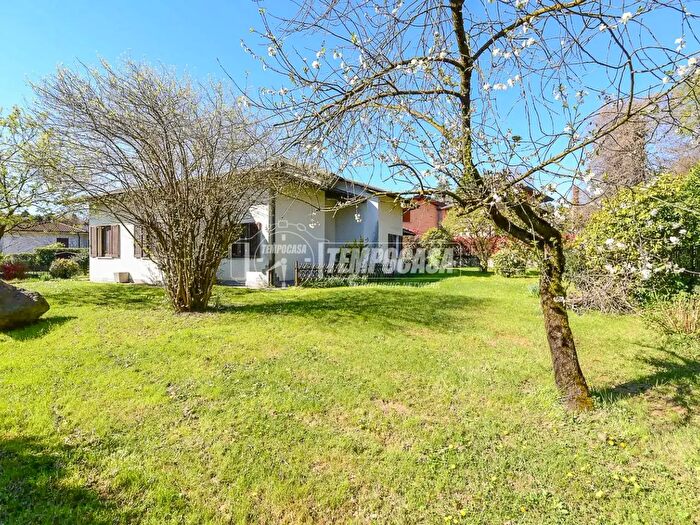 Casa quadrilocale in vendita in Via Mandane, Montorfano