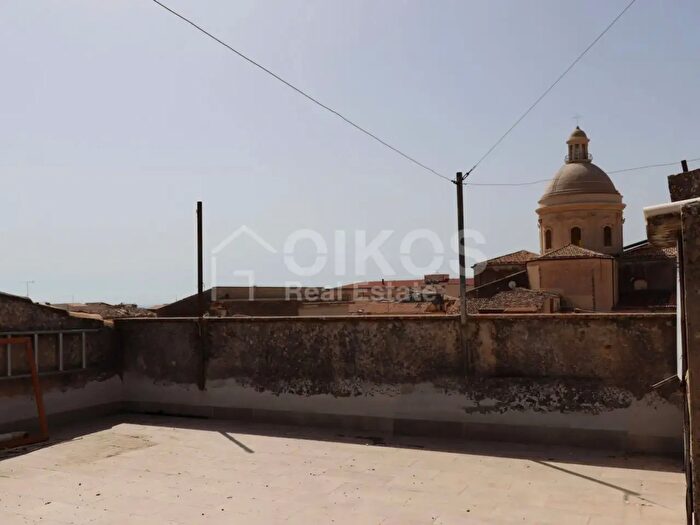 Casa con 5 locali in vendita in Via Barbieri, Noto