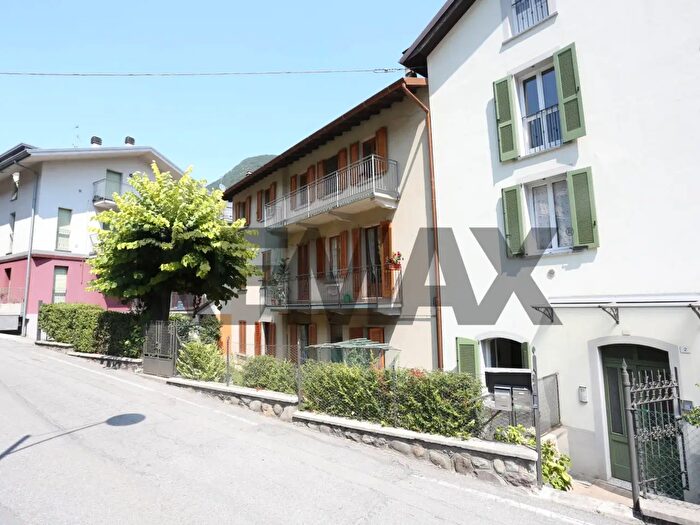 Casa con 10 locali in vendita in Via Enrico Caffi, San Pellegrino Terme