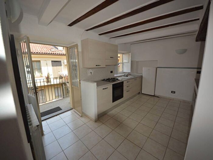Appartamento trilocale in affitto in Via Po, Via della Rocca, Torino