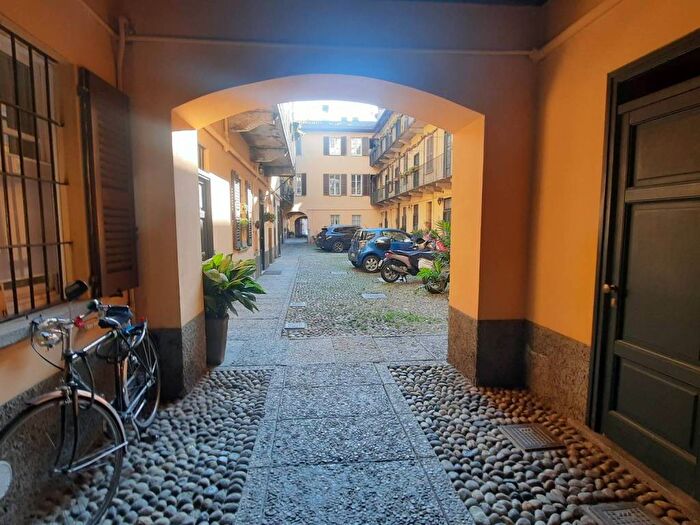Appartamento monolocale in affitto in Alzaia Naviglio Grande, Navigli Darsena, Milano