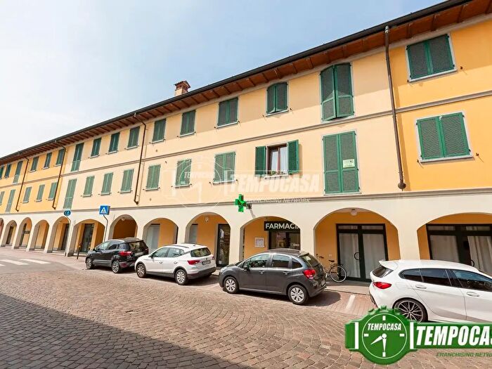 Appartamento bilocale in vendita in Via Vittorio Veneto, Secugnago