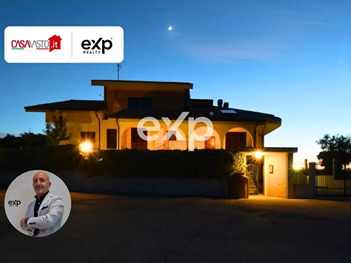 Casa con 6 locali in vendita in Vasto
