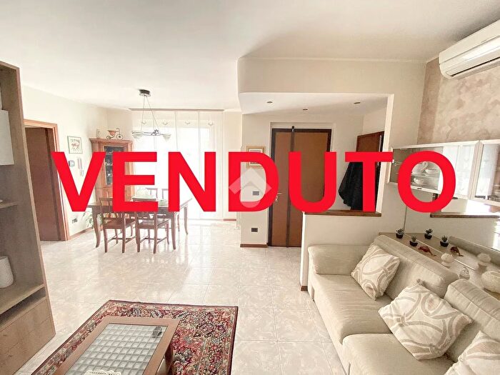 Appartamento trilocale in vendita in Via Don Angelo Melli, Samarate