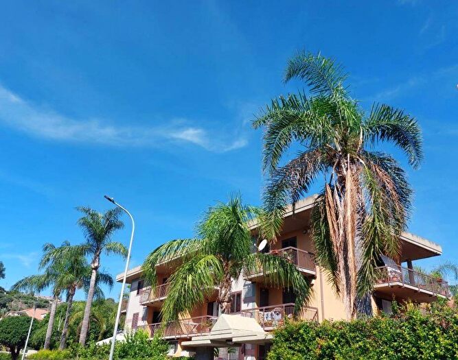 Appartamento quadrilocale in affitto in Via Novembre, Centro, Aci Catena